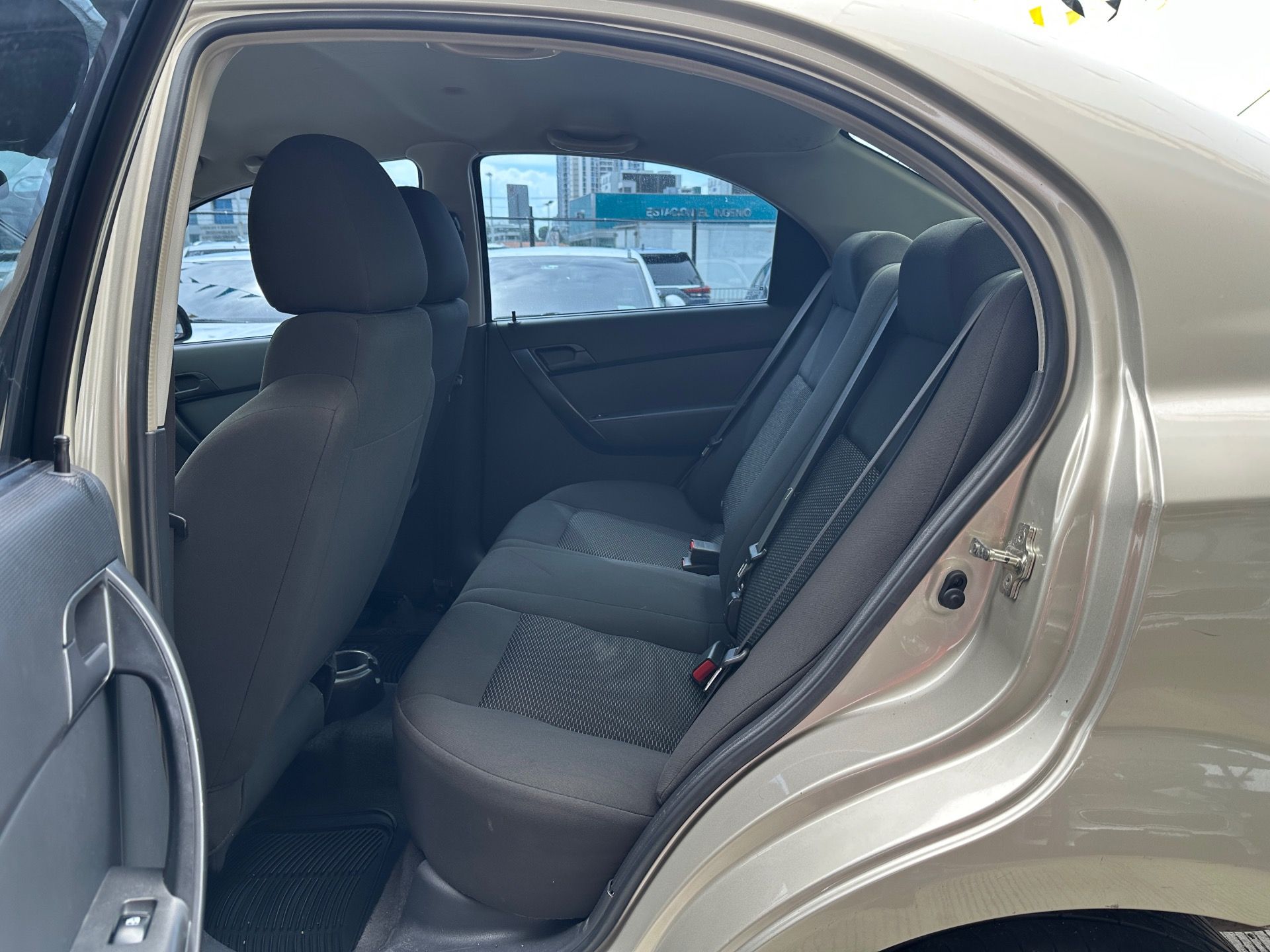 Chevrolet Aveo 2016, Foto 10