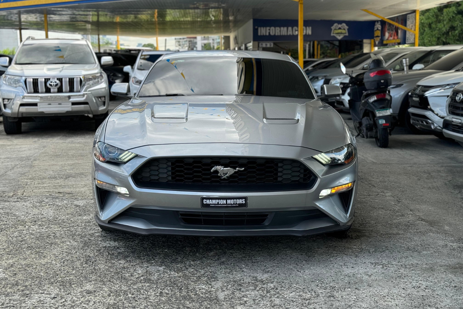 Ford Mustang 2020 Automático color Plateado, Imagen #2