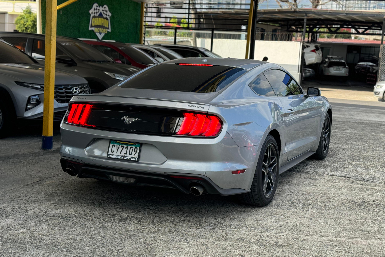 Ford Mustang 2020 Automático color Plateado, Imagen #4