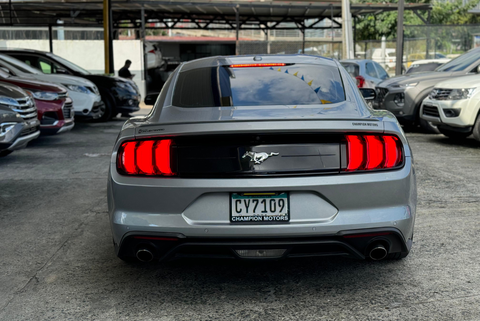 Ford Mustang 2020 Automático color Plateado, Imagen #5