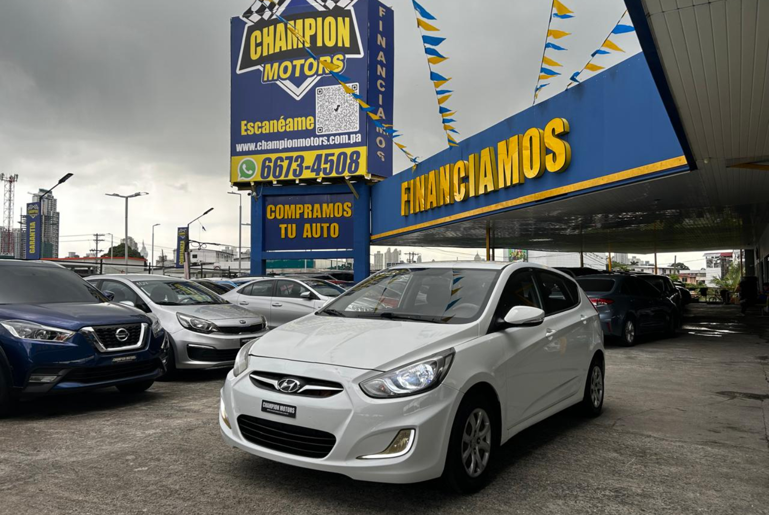 Hyundai Accent 2013 Automático color Blanco, Imagen #1