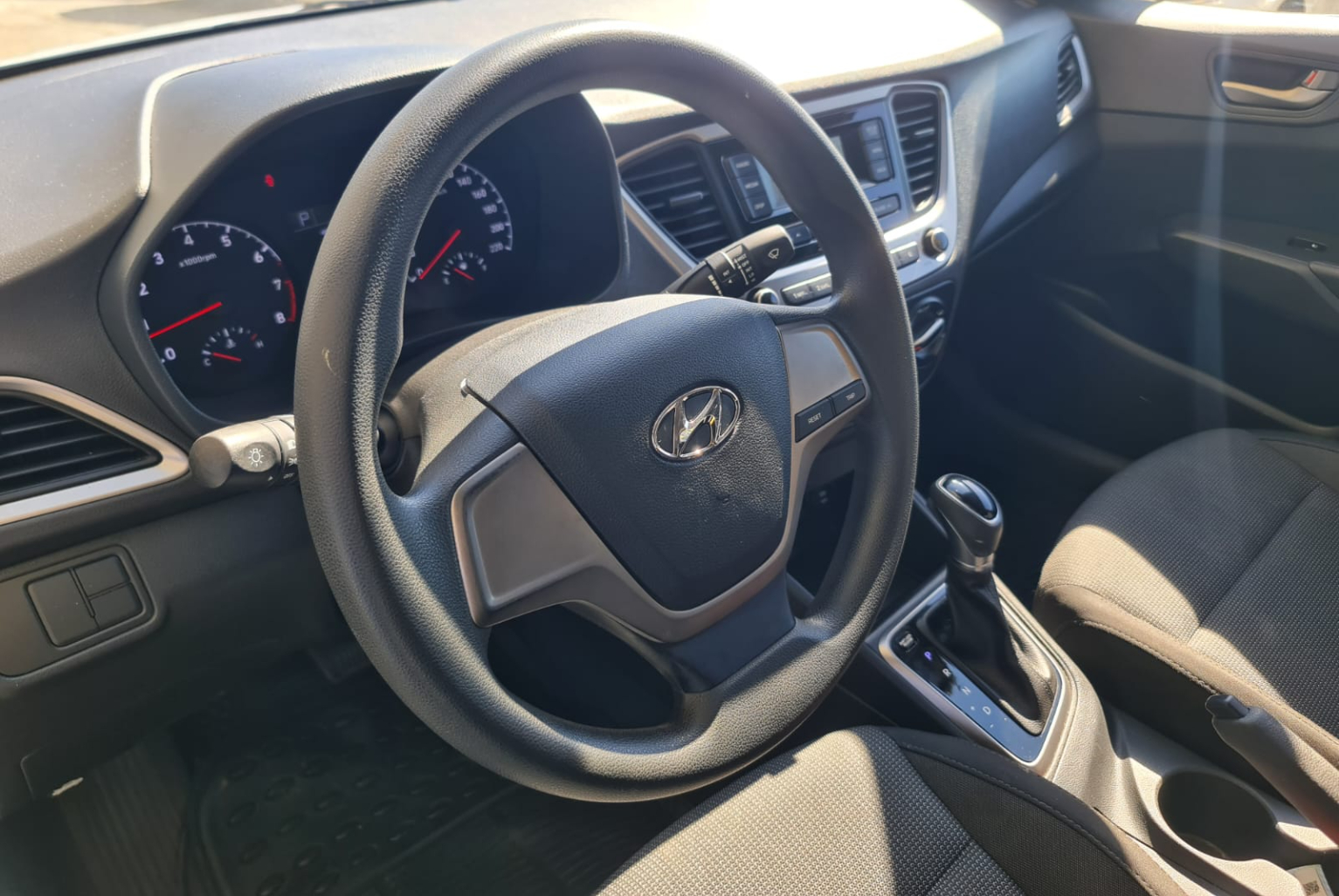 Hyundai Accent 2018 Automático color Plateado, Imagen #7