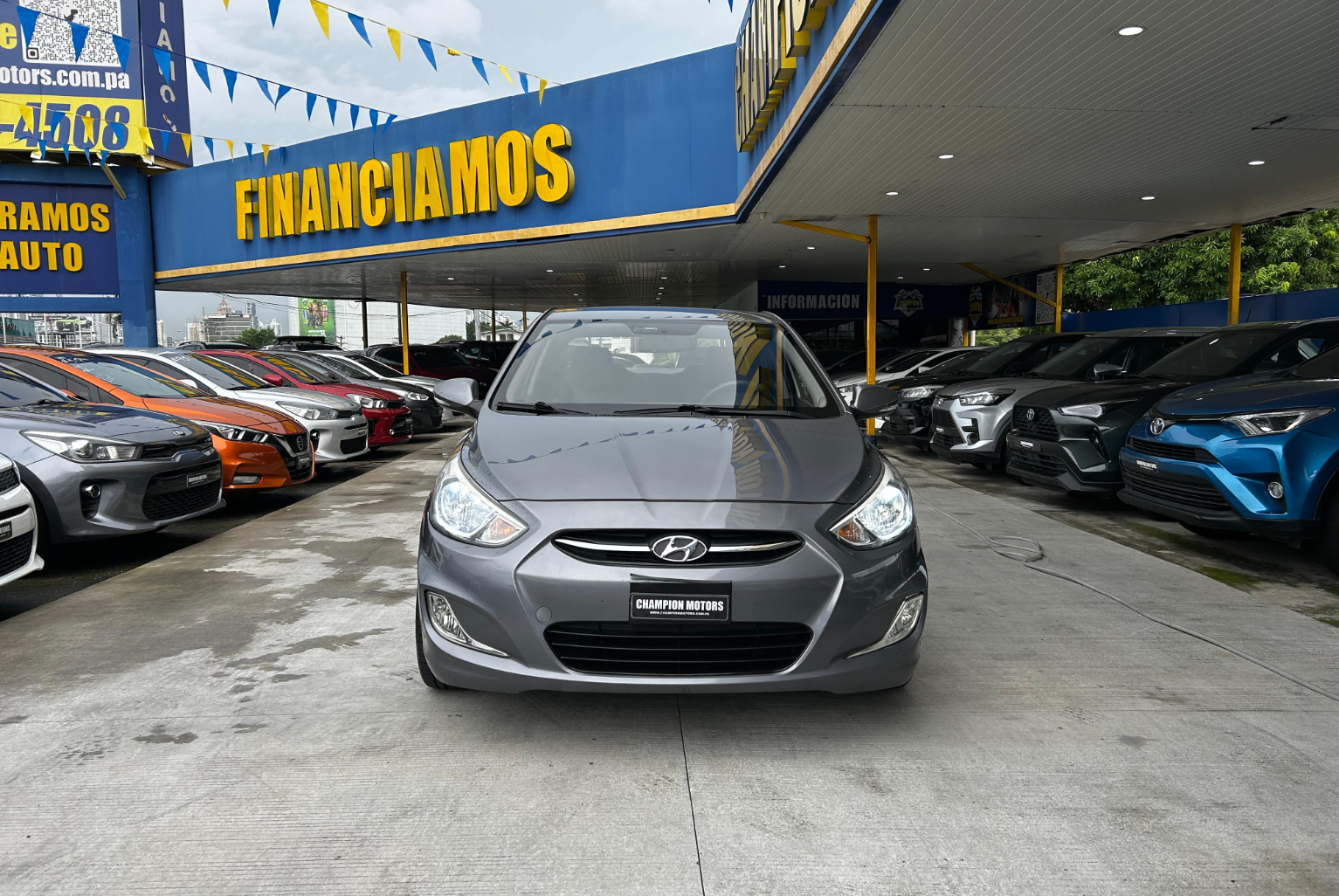 Hyundai Accent 2018 Automático color Plateado, Imagen #2