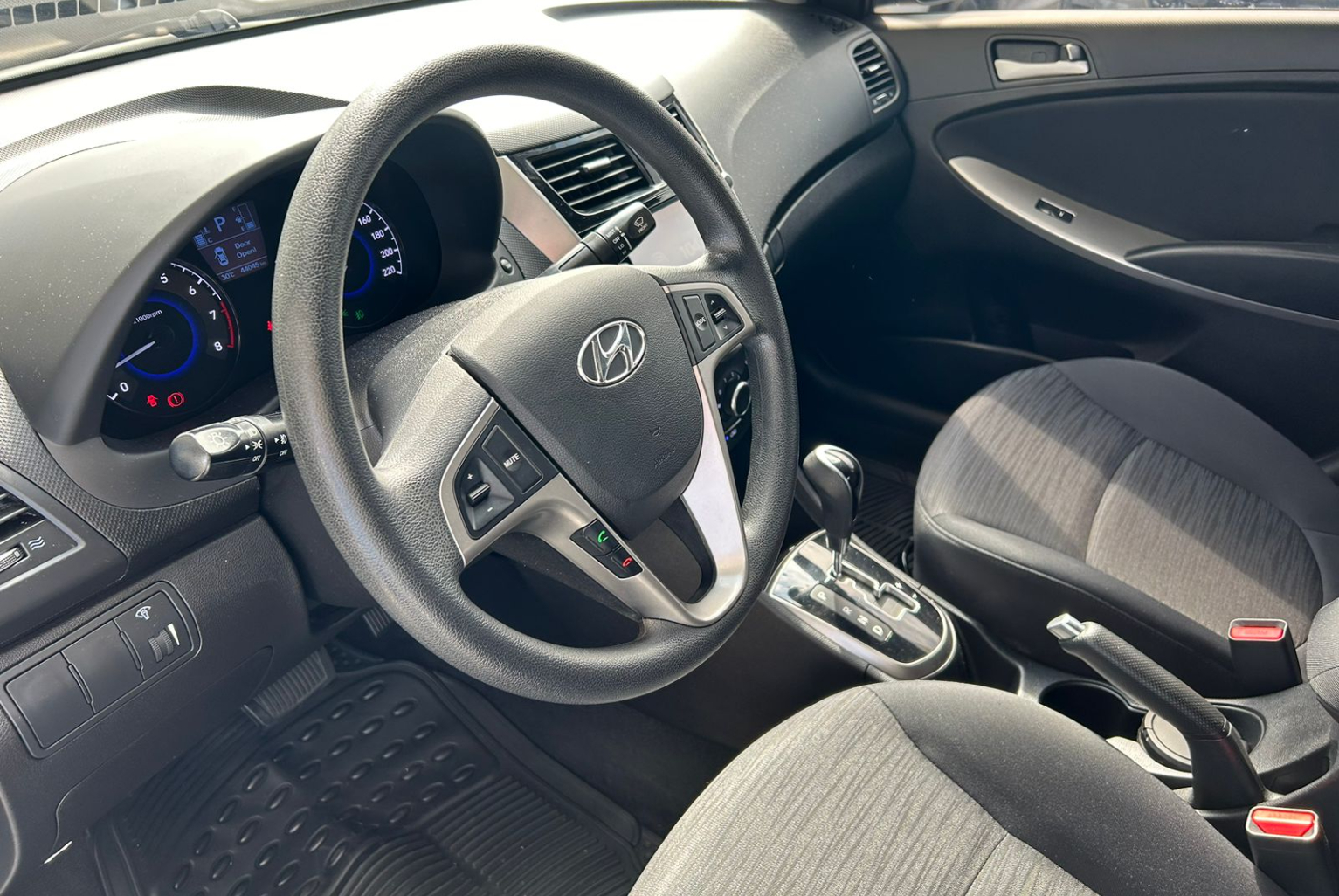 Hyundai Accent 2019 Automático color Plateado, Imagen #7