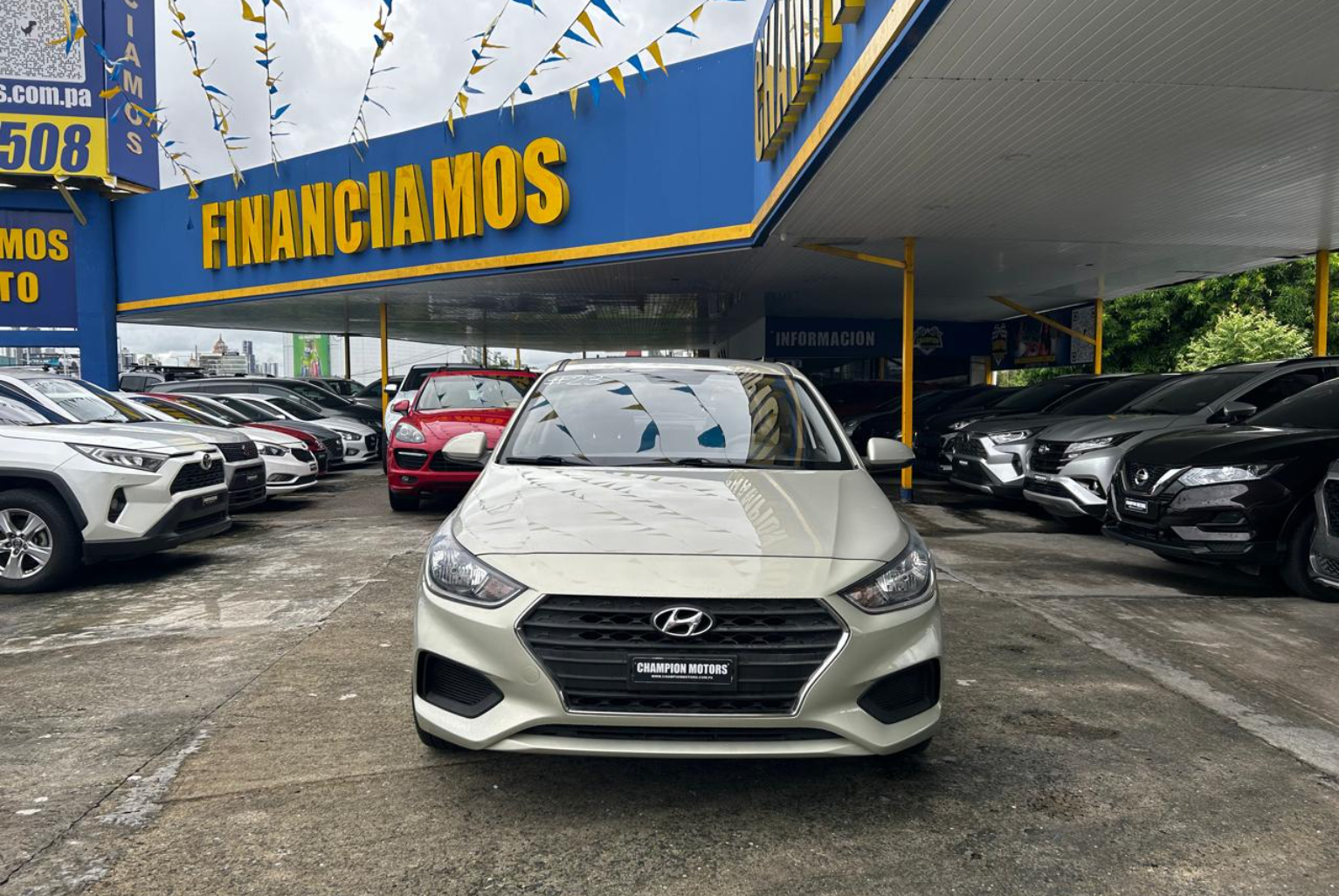 Hyundai Accent 2019 Manual color Plateado, Imagen #2