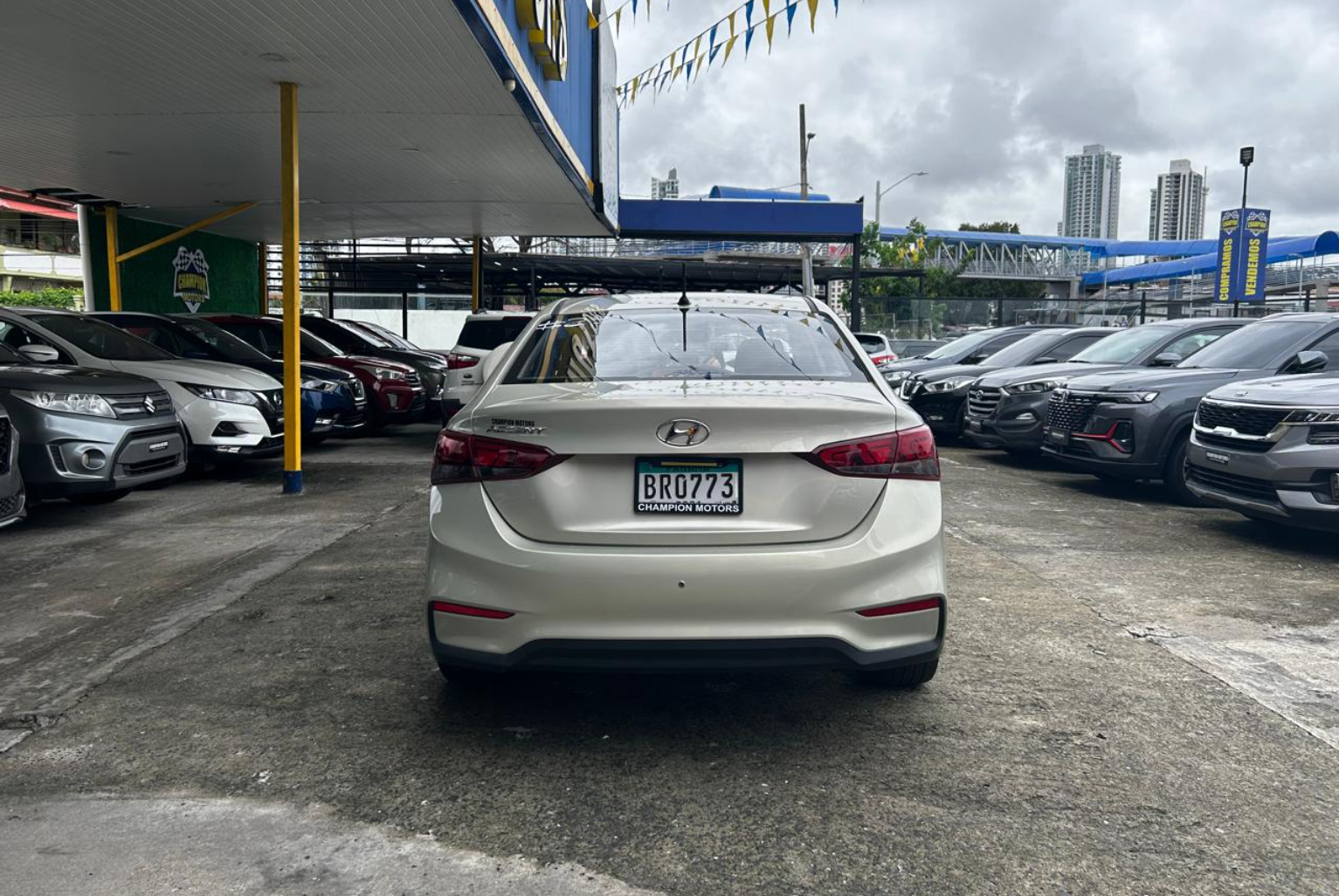 Hyundai Accent 2019 Manual color Plateado, Imagen #5