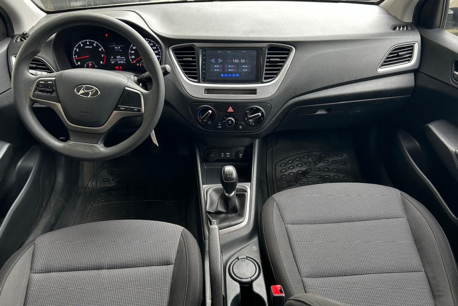 Hyundai Accent 2019 Manual color Plateado, Imagen #9