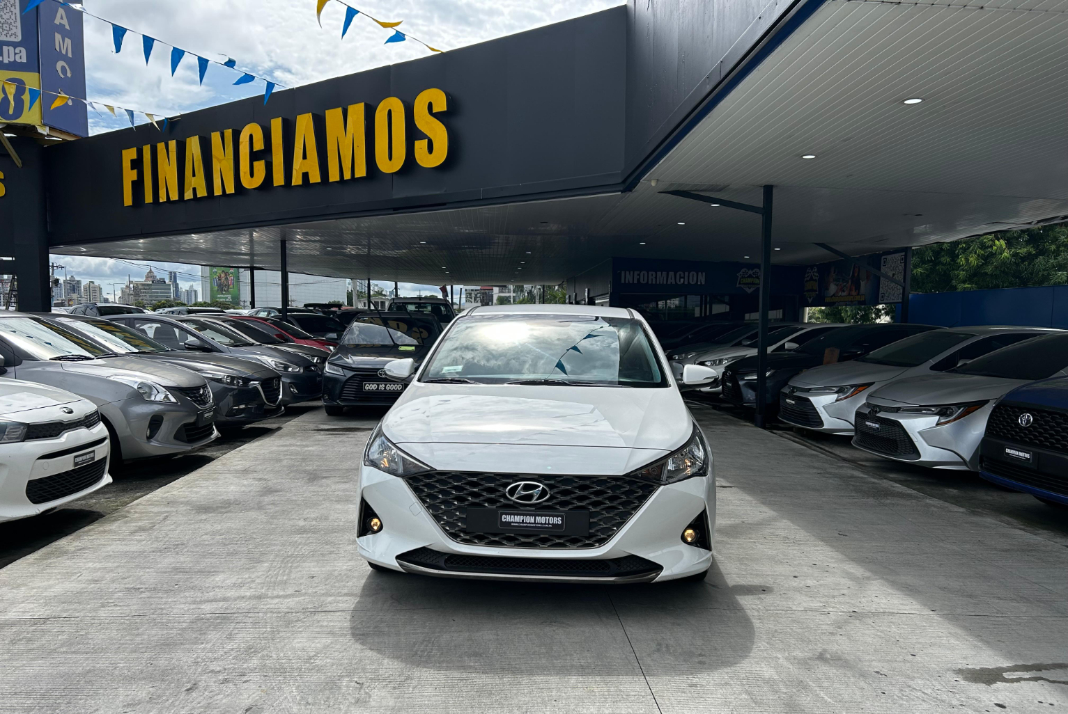 Hyundai Accent 2022 Automático color Blanco, Imagen #2