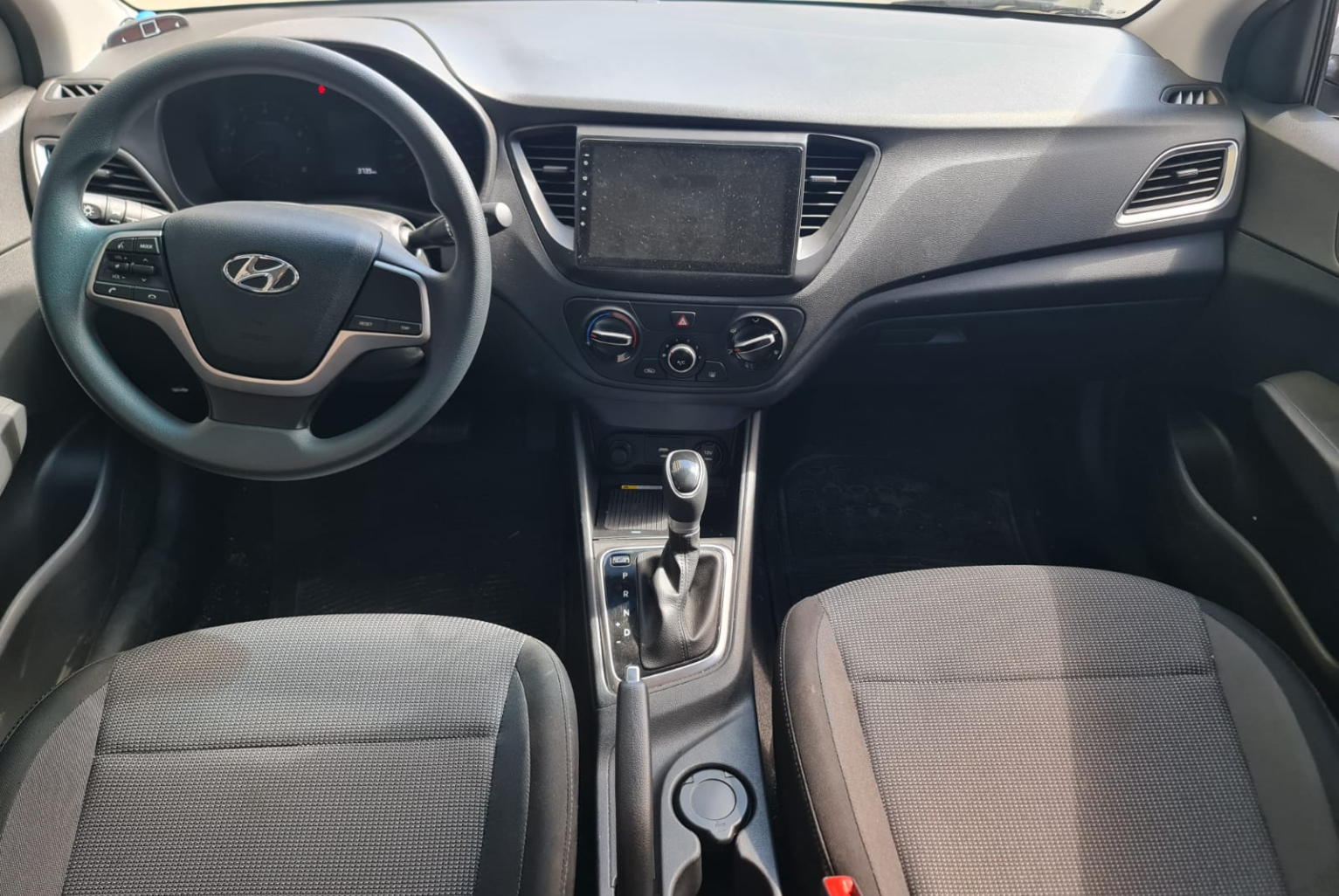 Hyundai Accent 2024 Automático color Plateado, Imagen #9