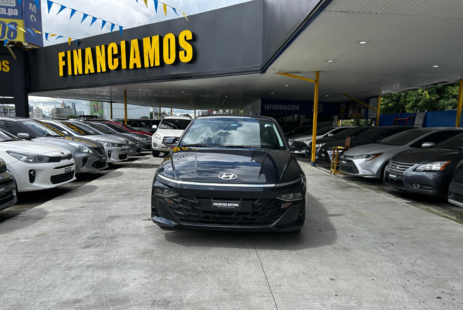 Hyundai Accent 2026 Automático color Azul Oscuro, Imagen #2