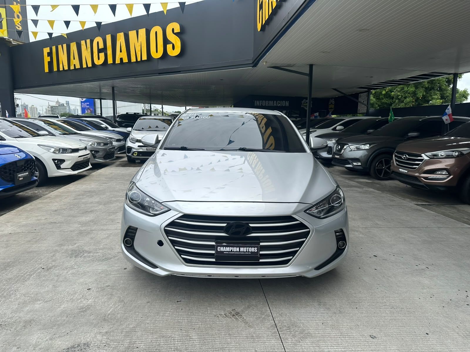 Hyundai Elantra 2017, Foto 2