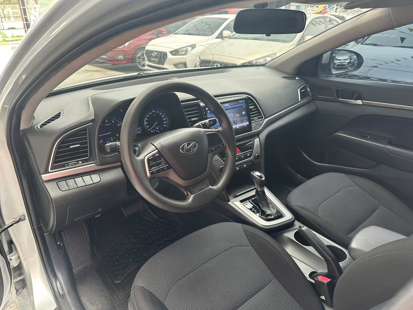 Hyundai Elantra 2017, Foto 8