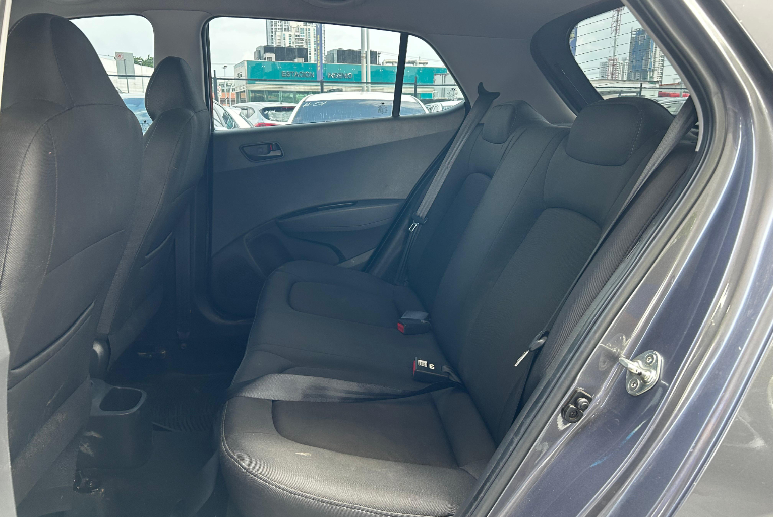 Hyundai Grand i10 2019 Manual color Gris, Imagen #10