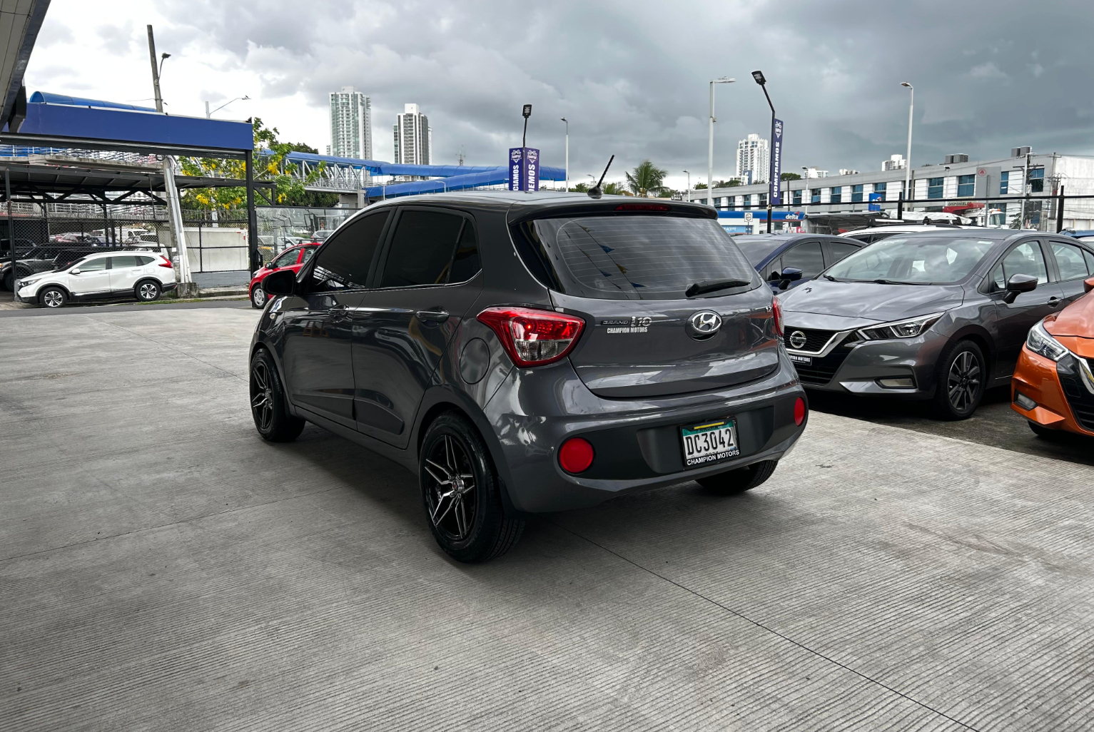 Hyundai Grand i10 2019 Manual color Gris, Imagen #6