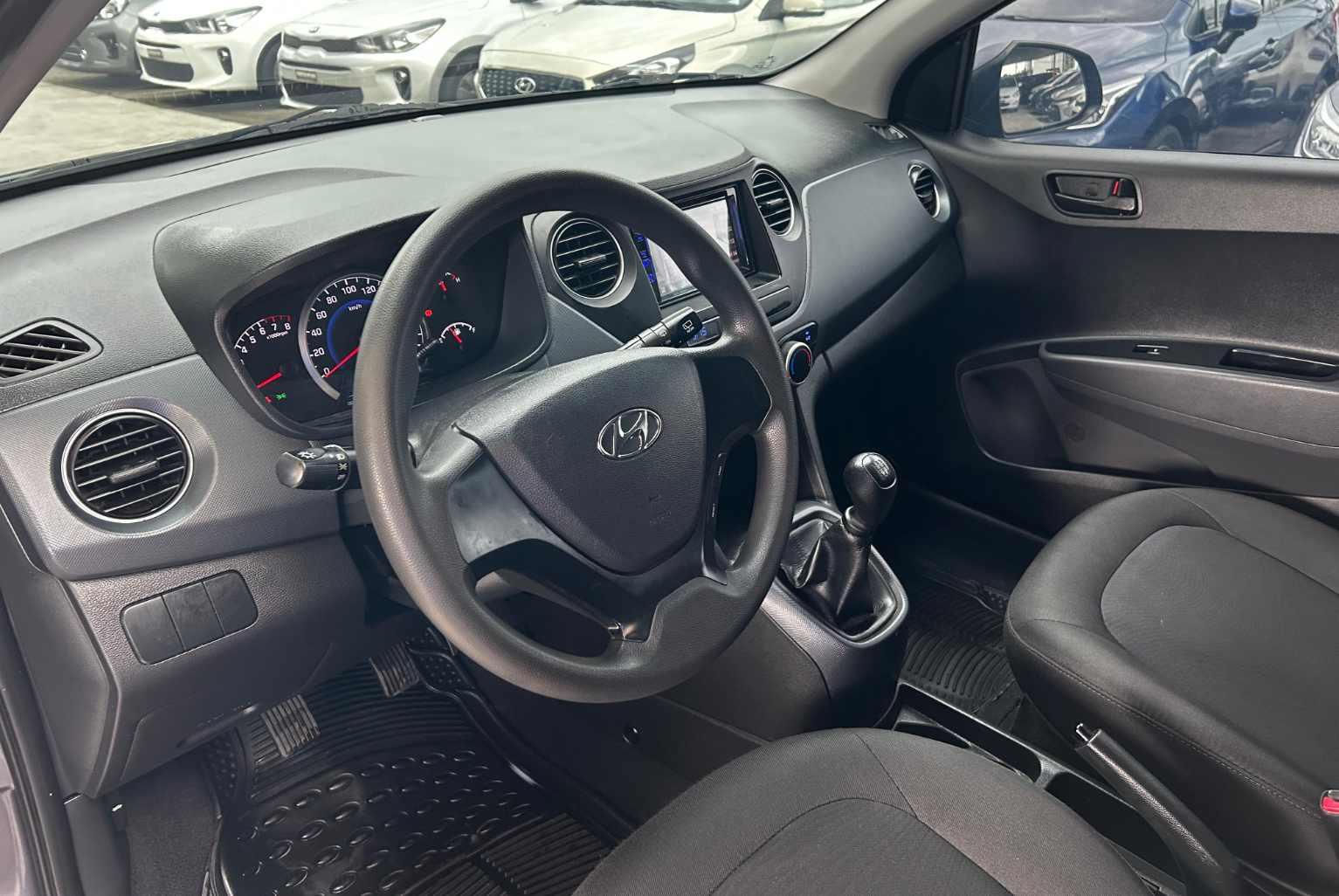 Hyundai Grand i10 2019 Manual color Gris, Imagen #7