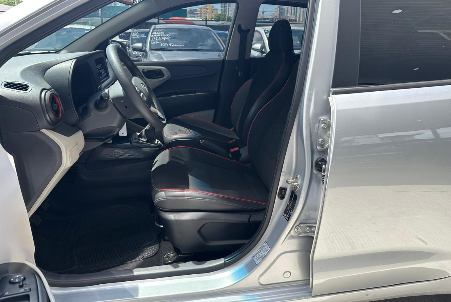 Hyundai Grand i10 2022 Manual color Plateado, Imagen #7