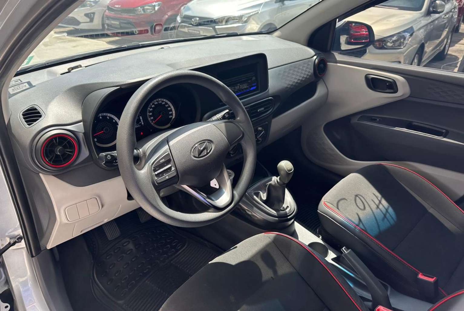 Hyundai Grand i10 2022 Manual color Plateado, Imagen #8