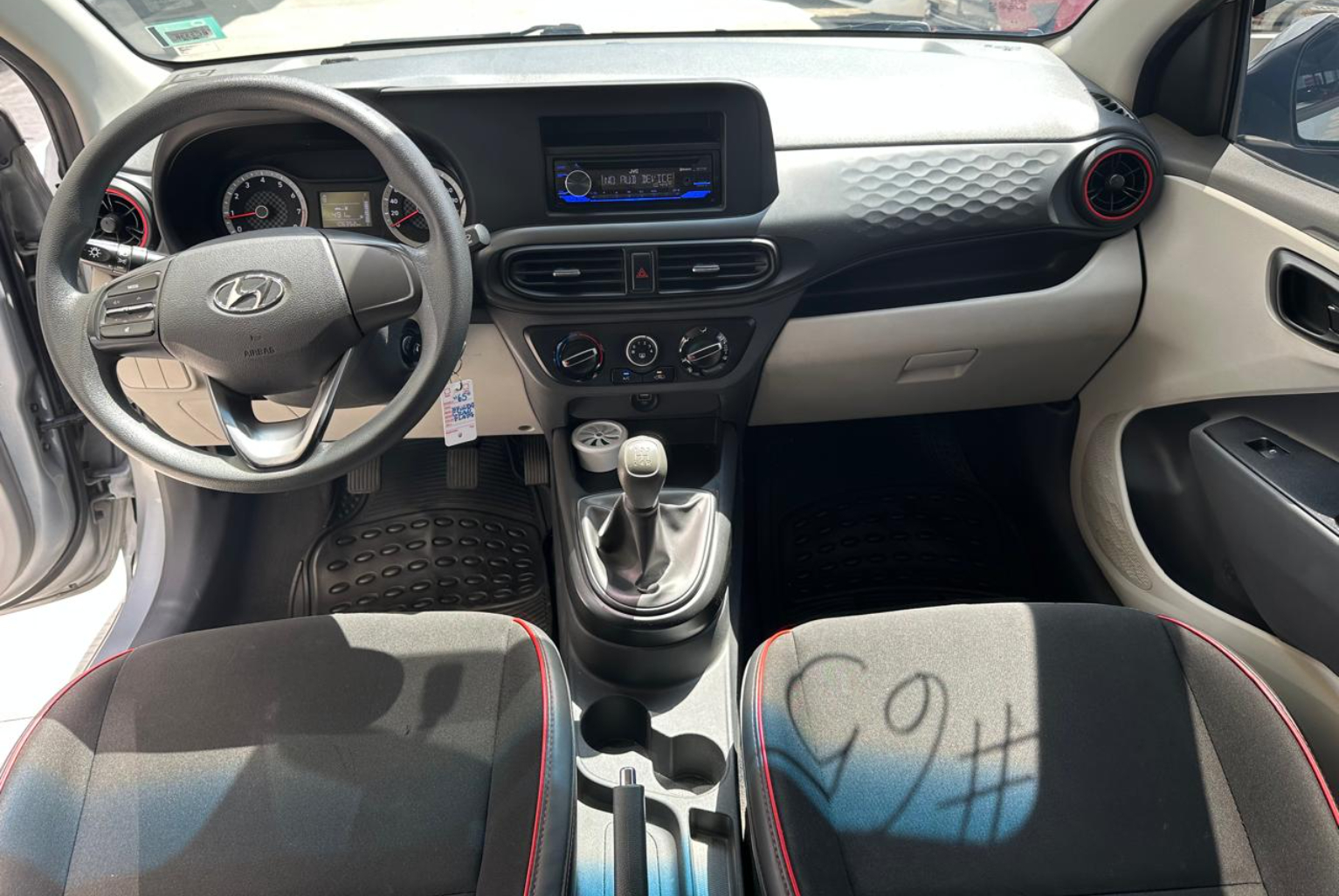 Hyundai Grand i10 2022 Manual color Plateado, Imagen #9