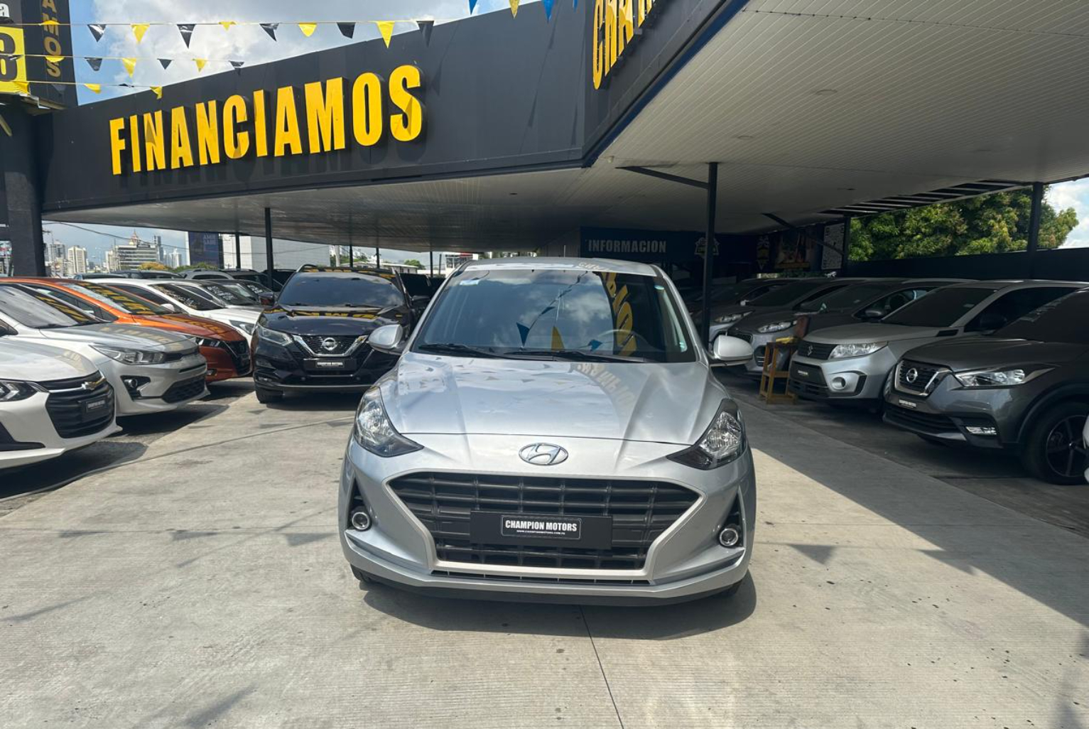 Hyundai Grand i10 2023 Automático color Plateado, Imagen #2