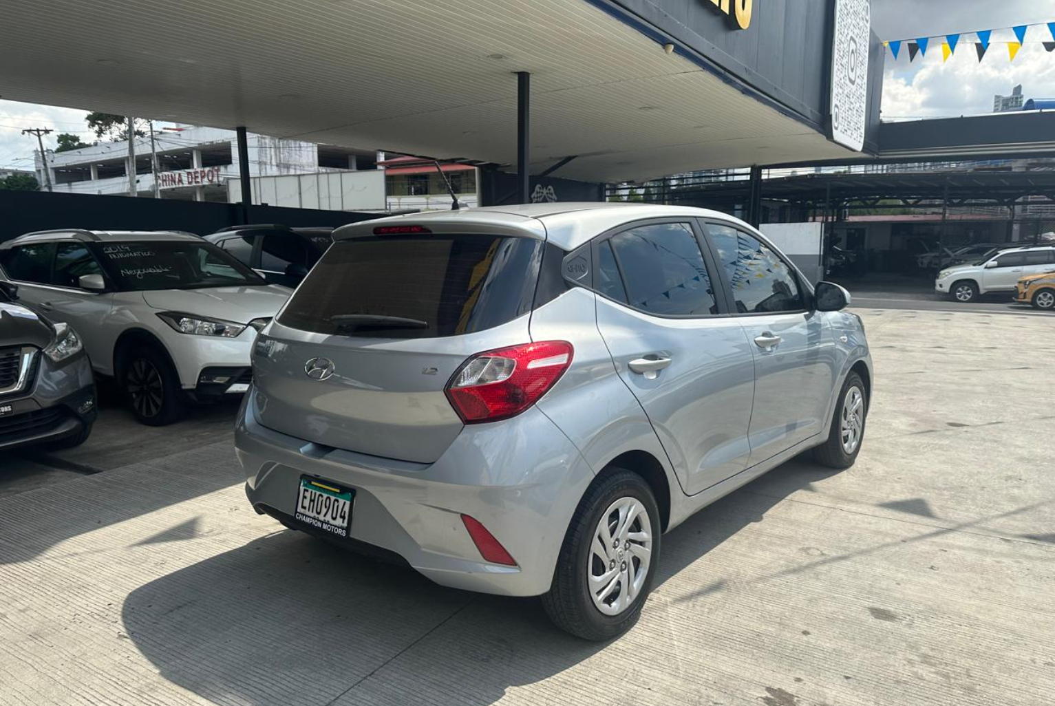 Hyundai Grand i10 2023 Automático color Plateado, Imagen #4