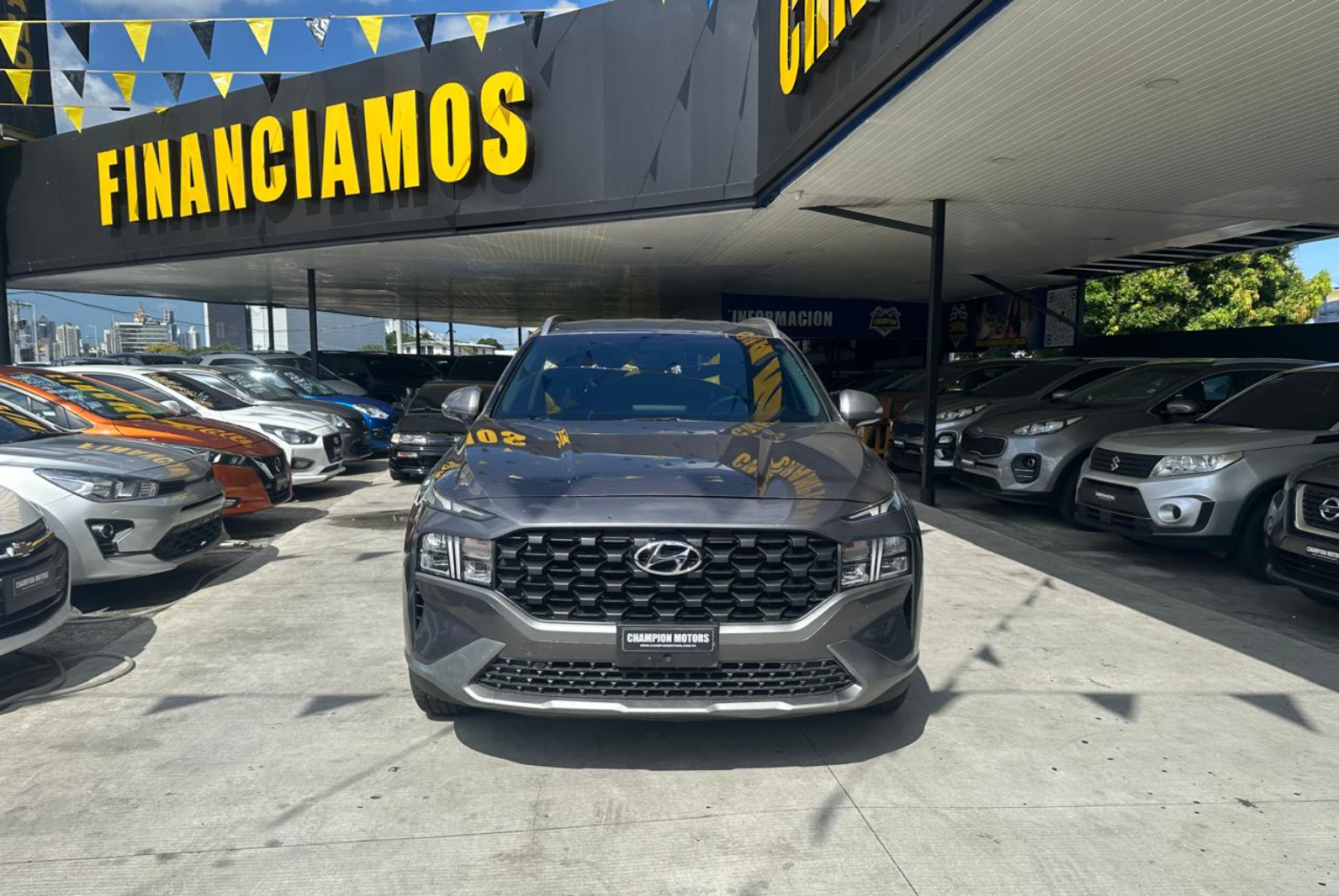 Hyundai Santa Fe 2023 Automático color Gris, Imagen #2