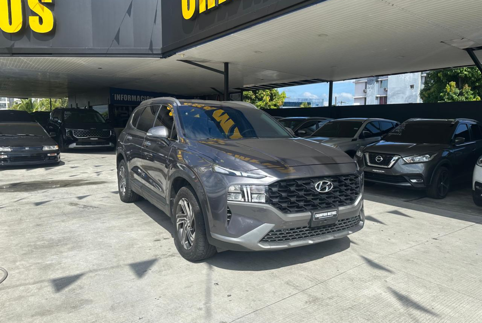 Hyundai Santa Fe 2023 Automático color Gris, Imagen #3
