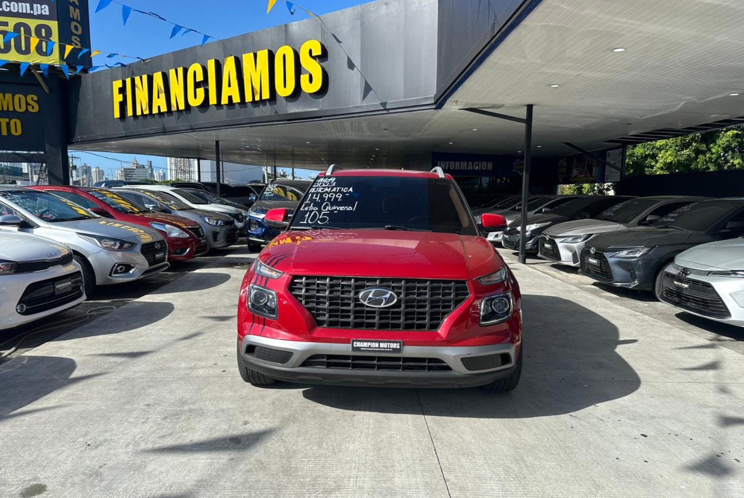 Hyundai Venue 2023 Automático color Rojo, Imagen #2