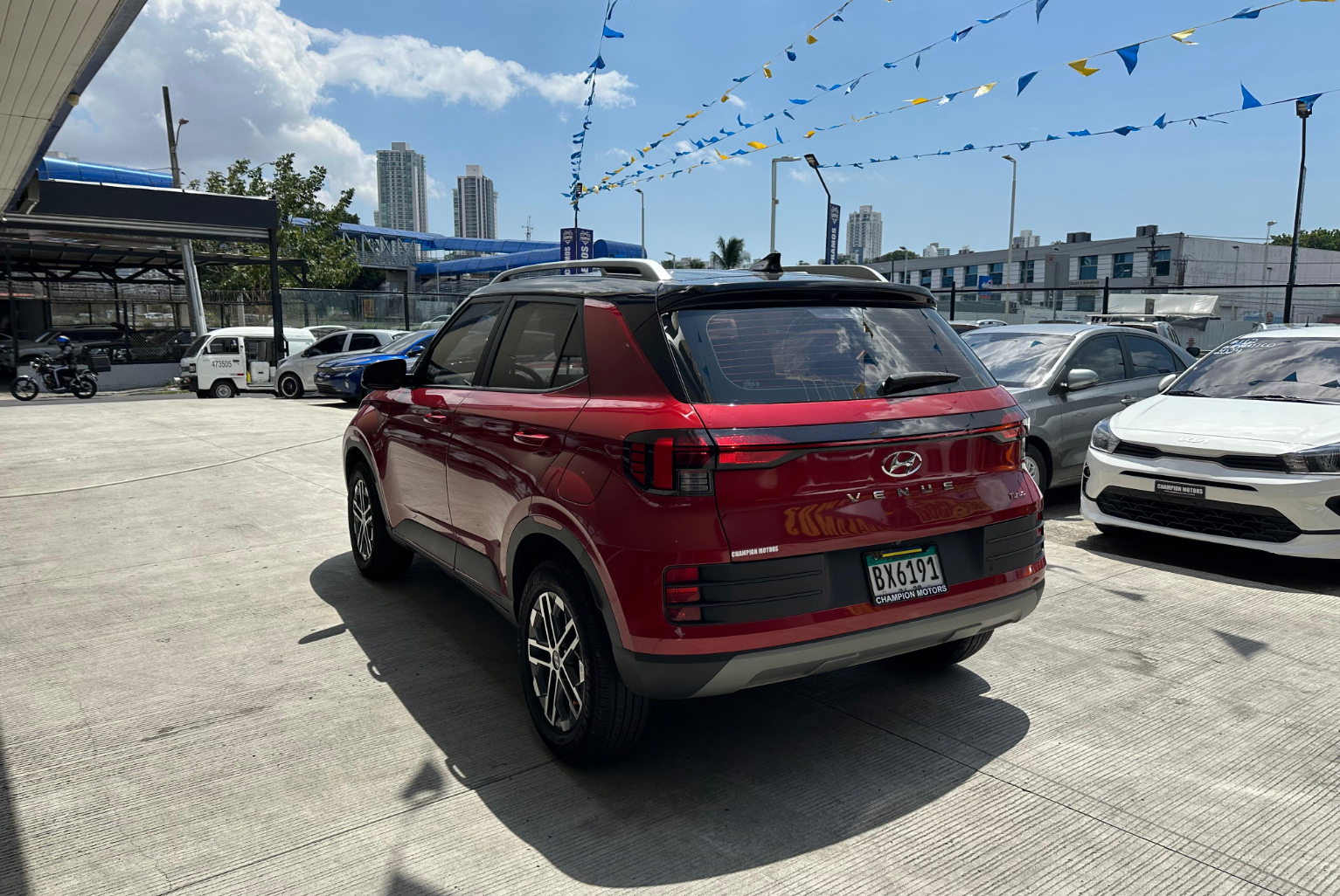 Hyundai Venue 2025 Automático color Rojo, Imagen #6