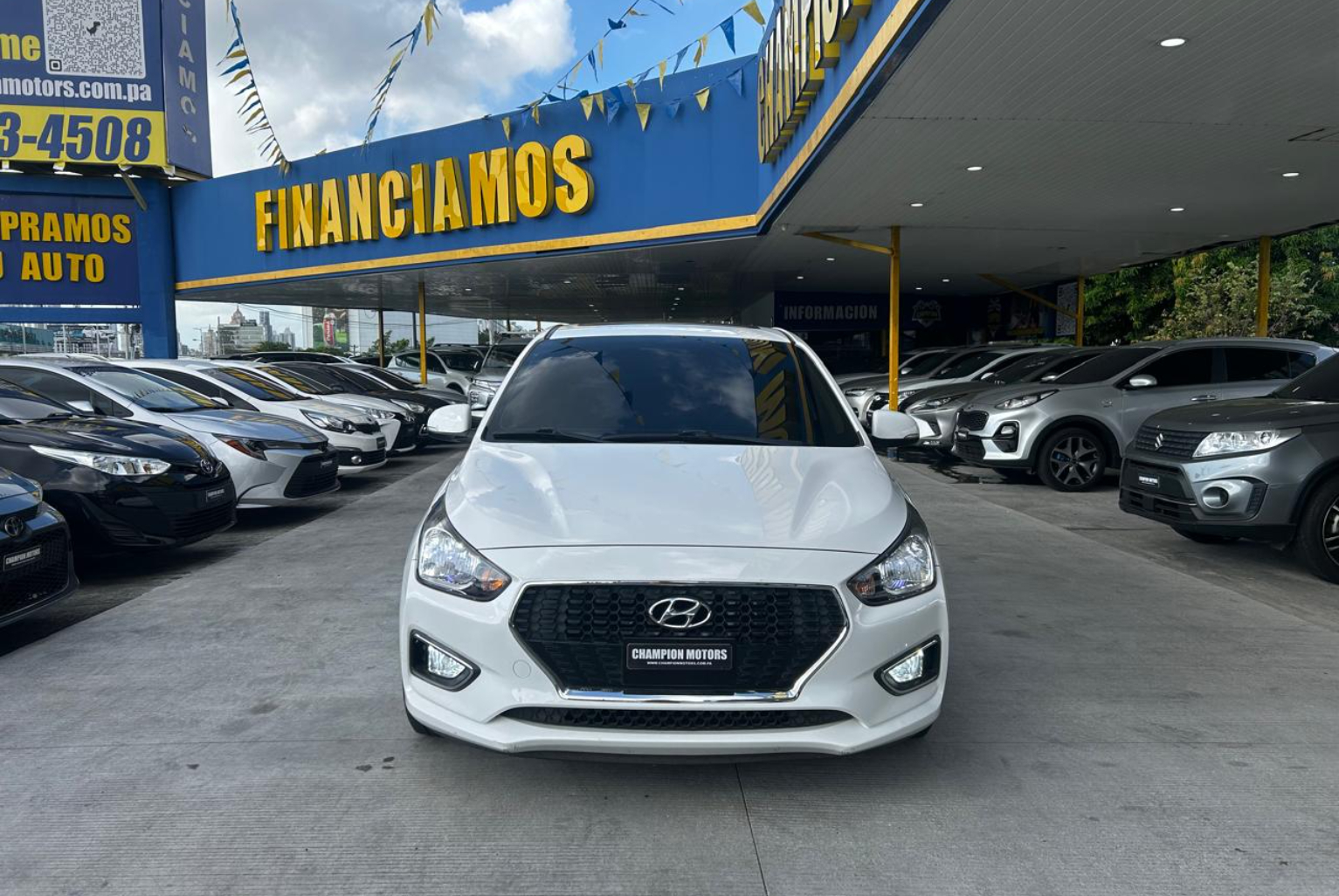 Hyundai Verna 2021 Automático color Blanco, Imagen #2