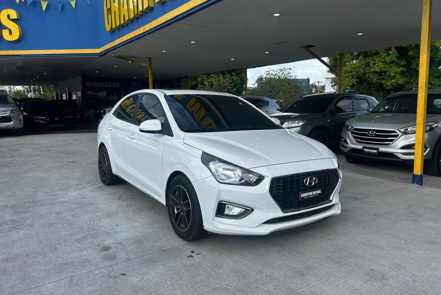 Hyundai Verna 2021 Automático color Blanco, Imagen #3