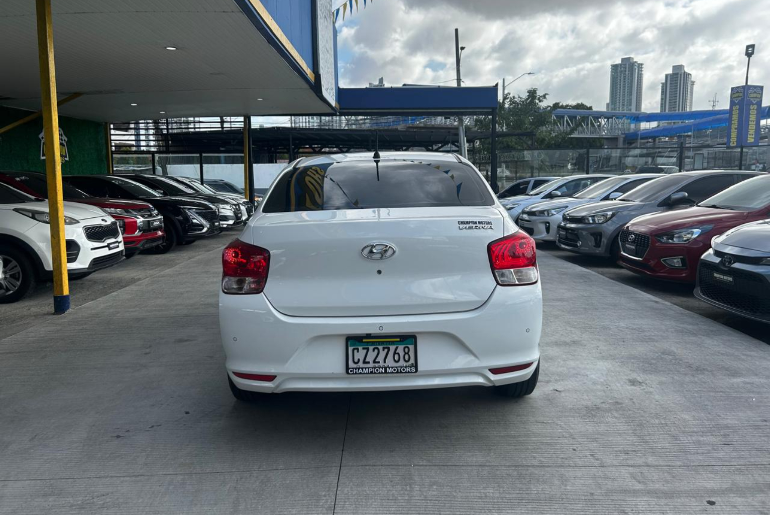 Hyundai Verna 2021 Automático color Blanco, Imagen #5