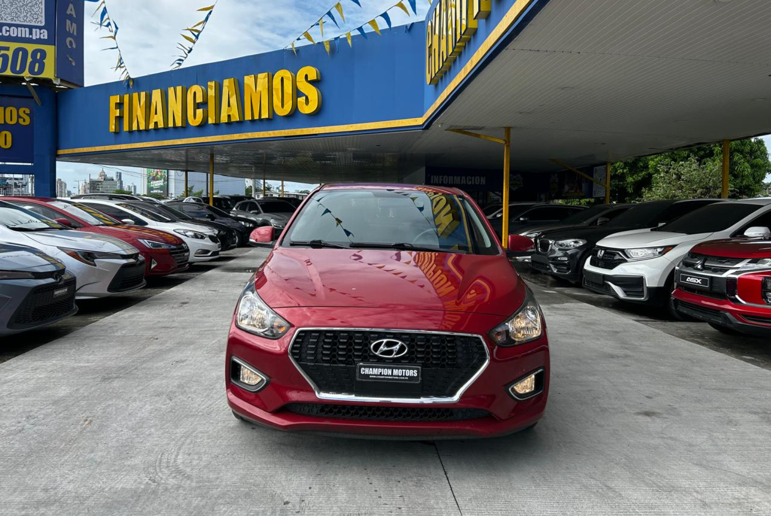 Hyundai Verna 2022 Automático color Rojo, Imagen #2