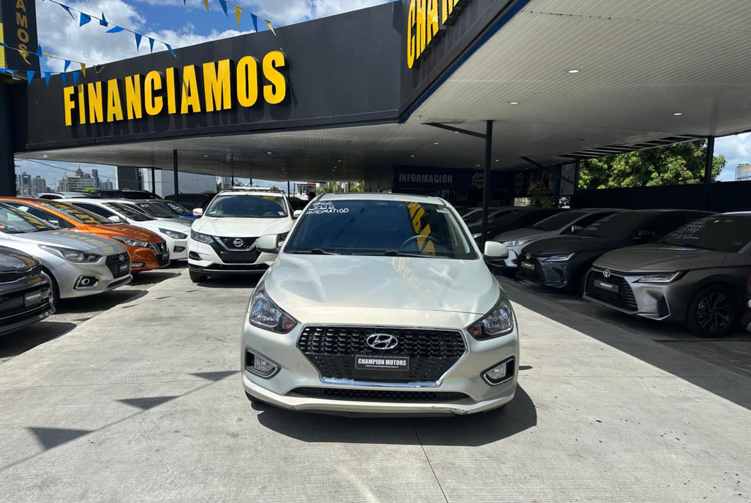 Hyundai Verna 2022 Automático color Verde, Imagen #2