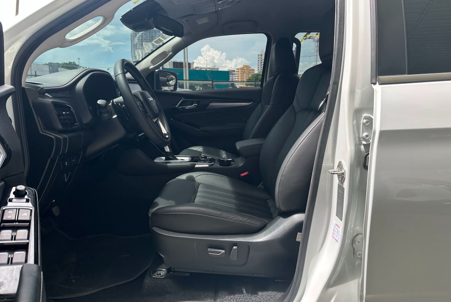 Isuzu Mu-X 2023, Foto 7