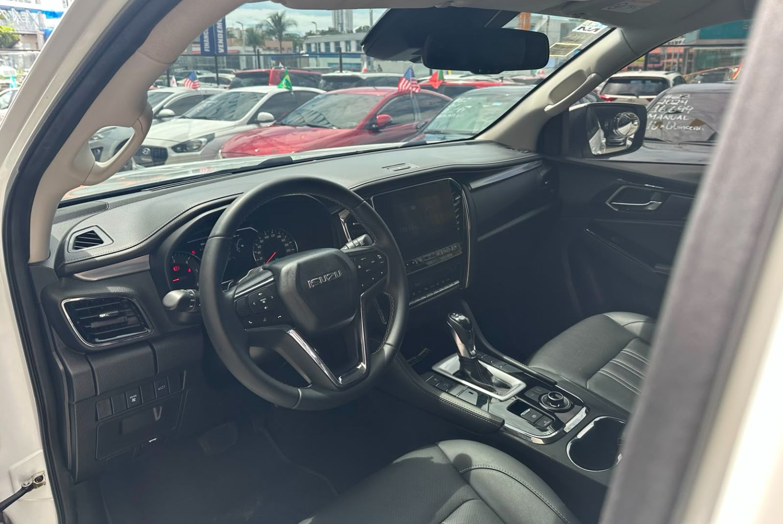 Isuzu Mu-X 2023, Foto 8