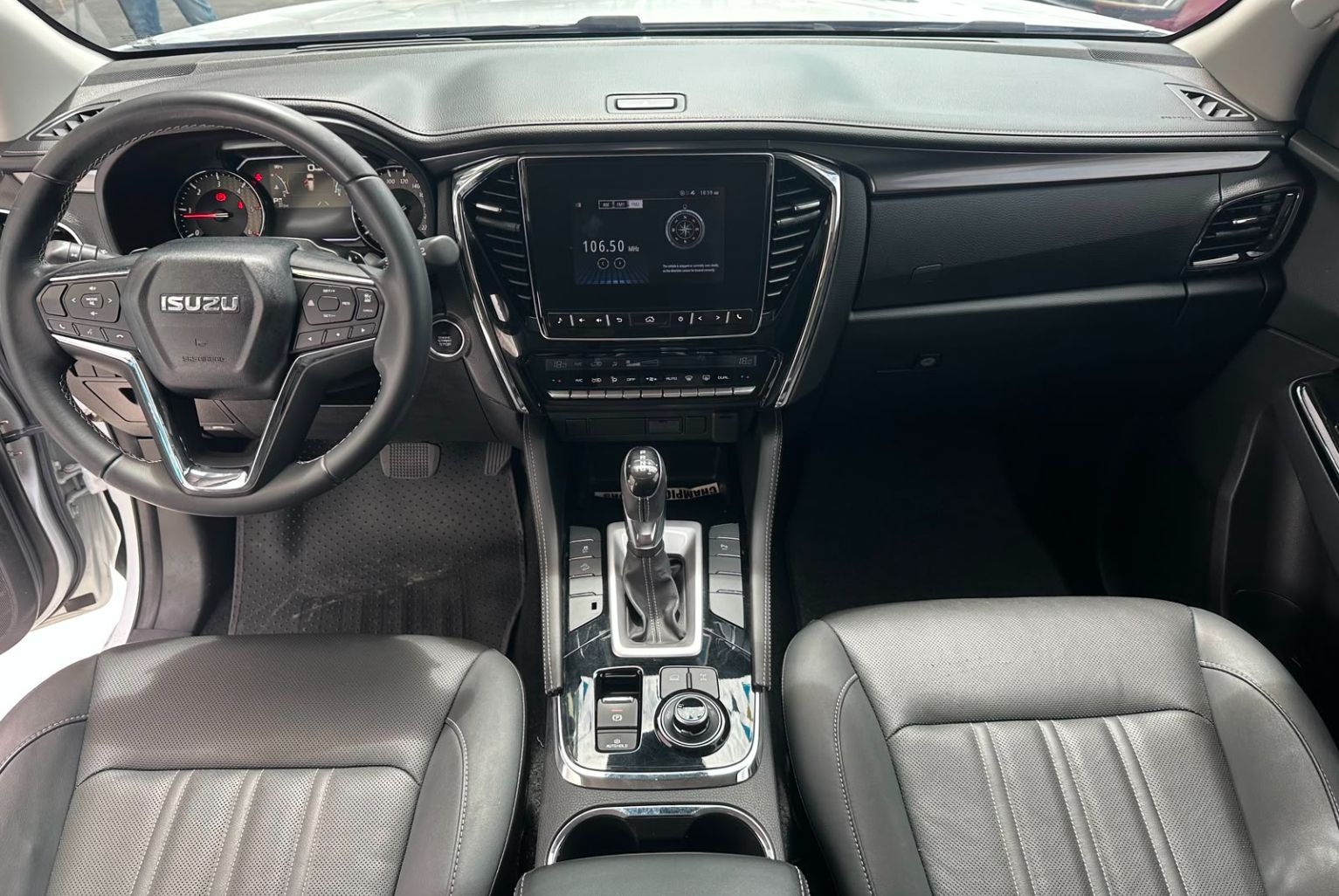 Isuzu Mu-X 2023, Foto 9