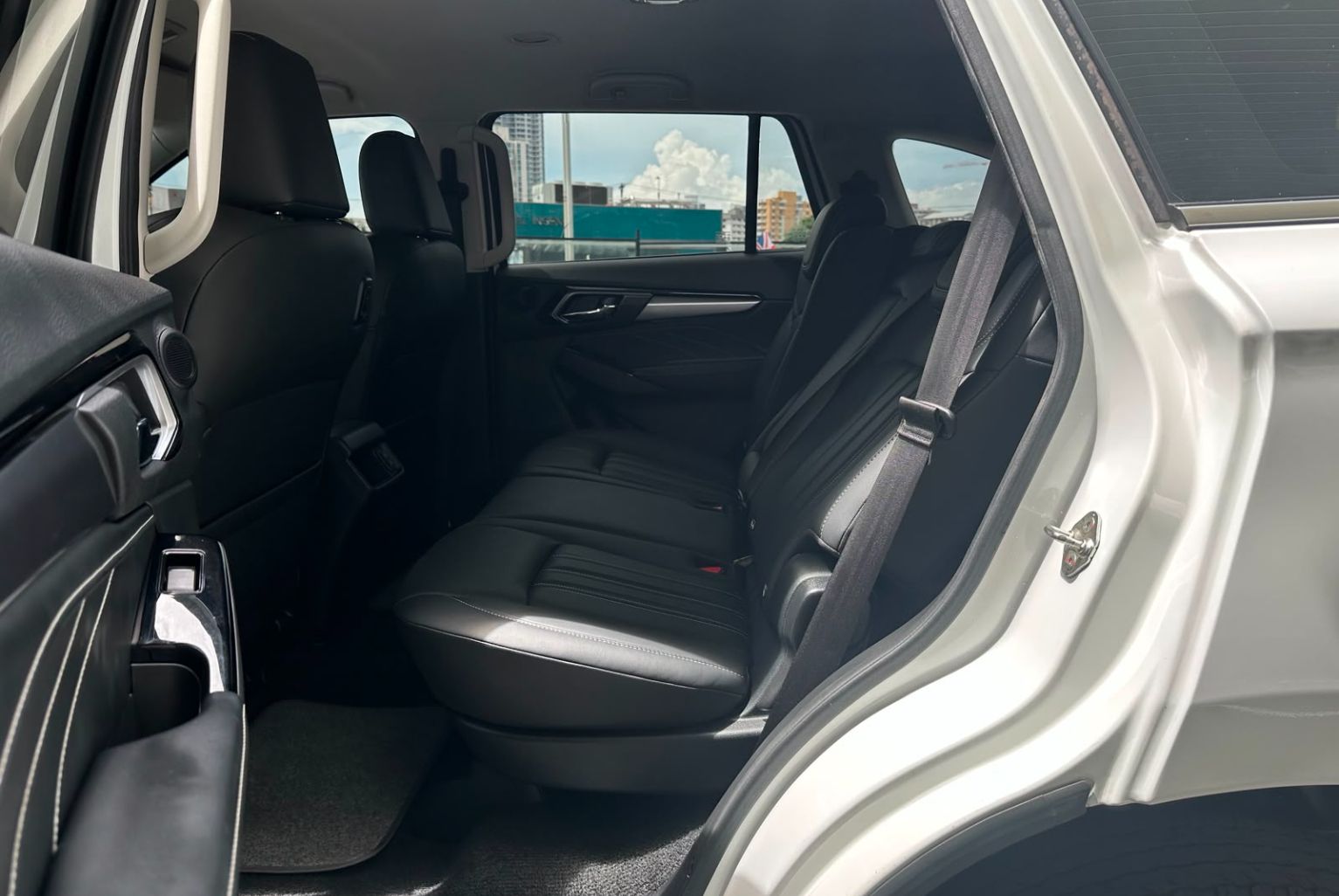 Isuzu Mu-X 2023, Foto 10