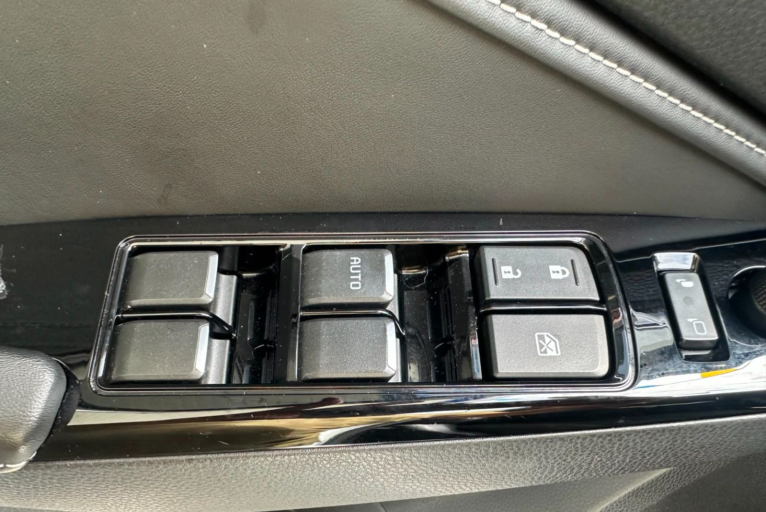 Isuzu Mu-X 2023, Foto 13