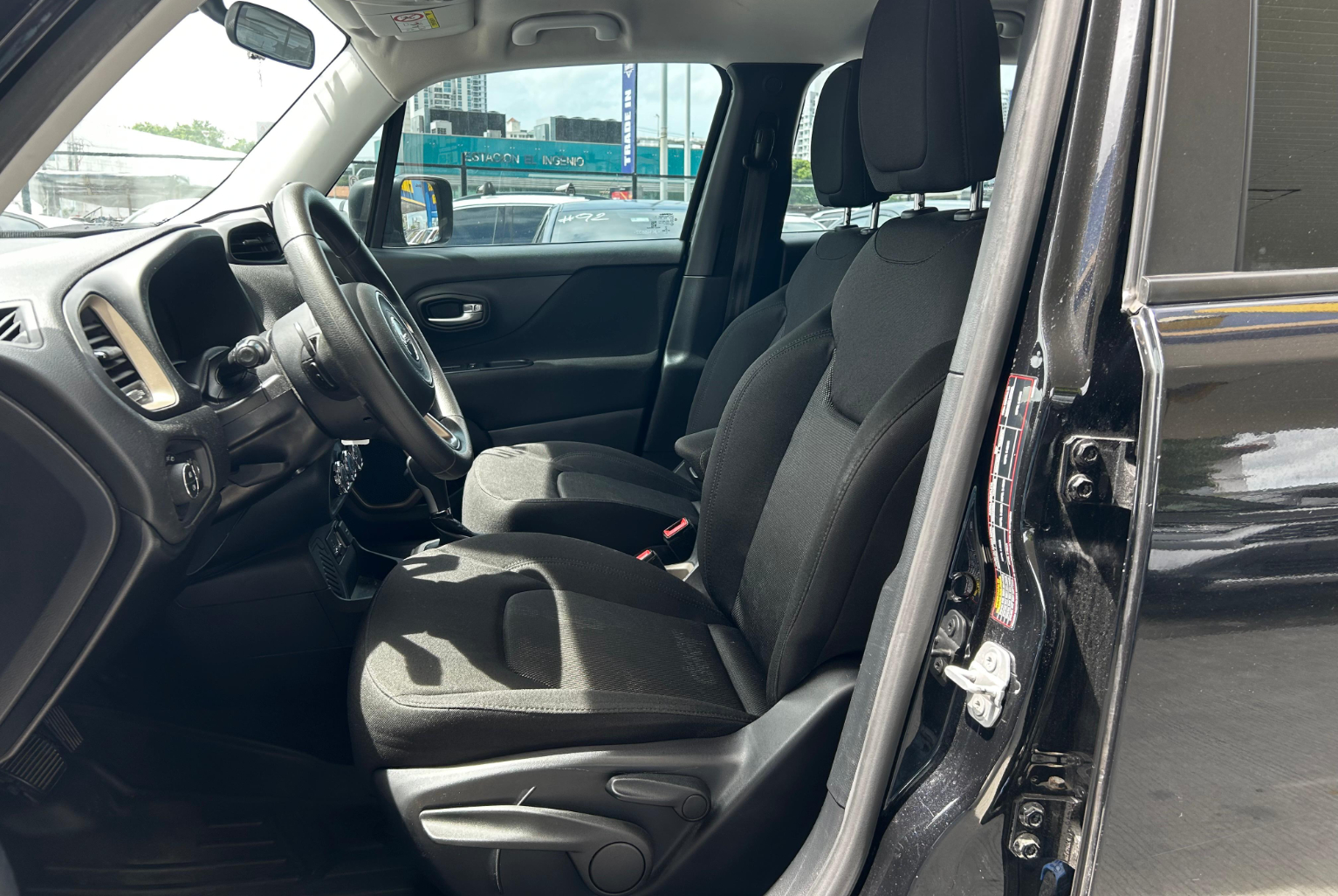 Jeep Renegade 2018 Automático color Negro, Imagen #9