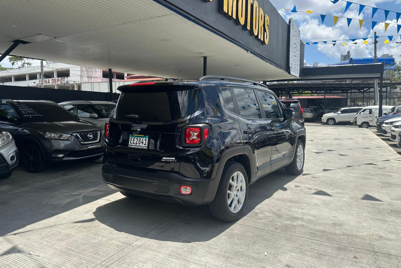 Jeep Renegade 2023 Automático color Negro, Imagen #4
