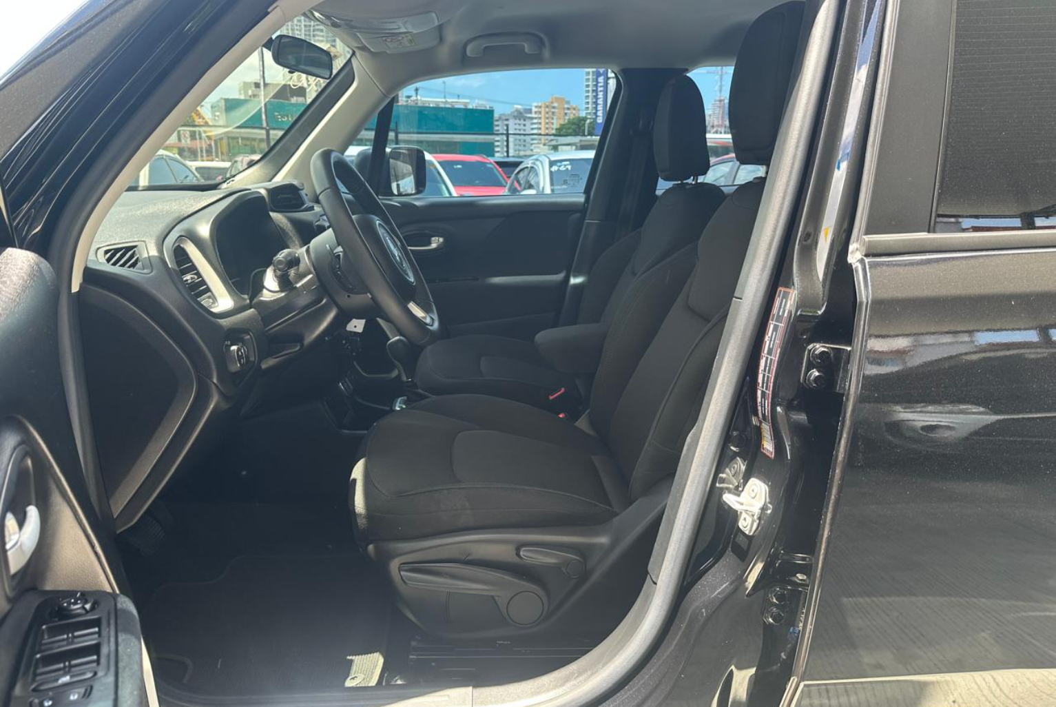 Jeep Renegade 2023 Automático color Negro, Imagen #7
