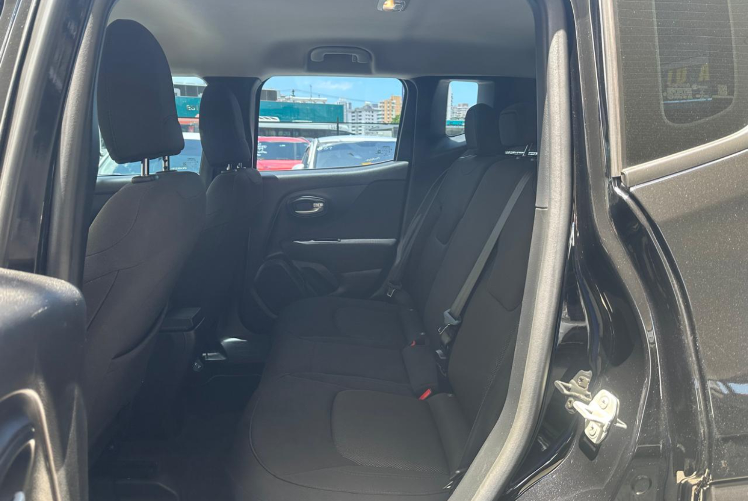 Jeep Renegade 2023 Automático color Negro, Imagen #8