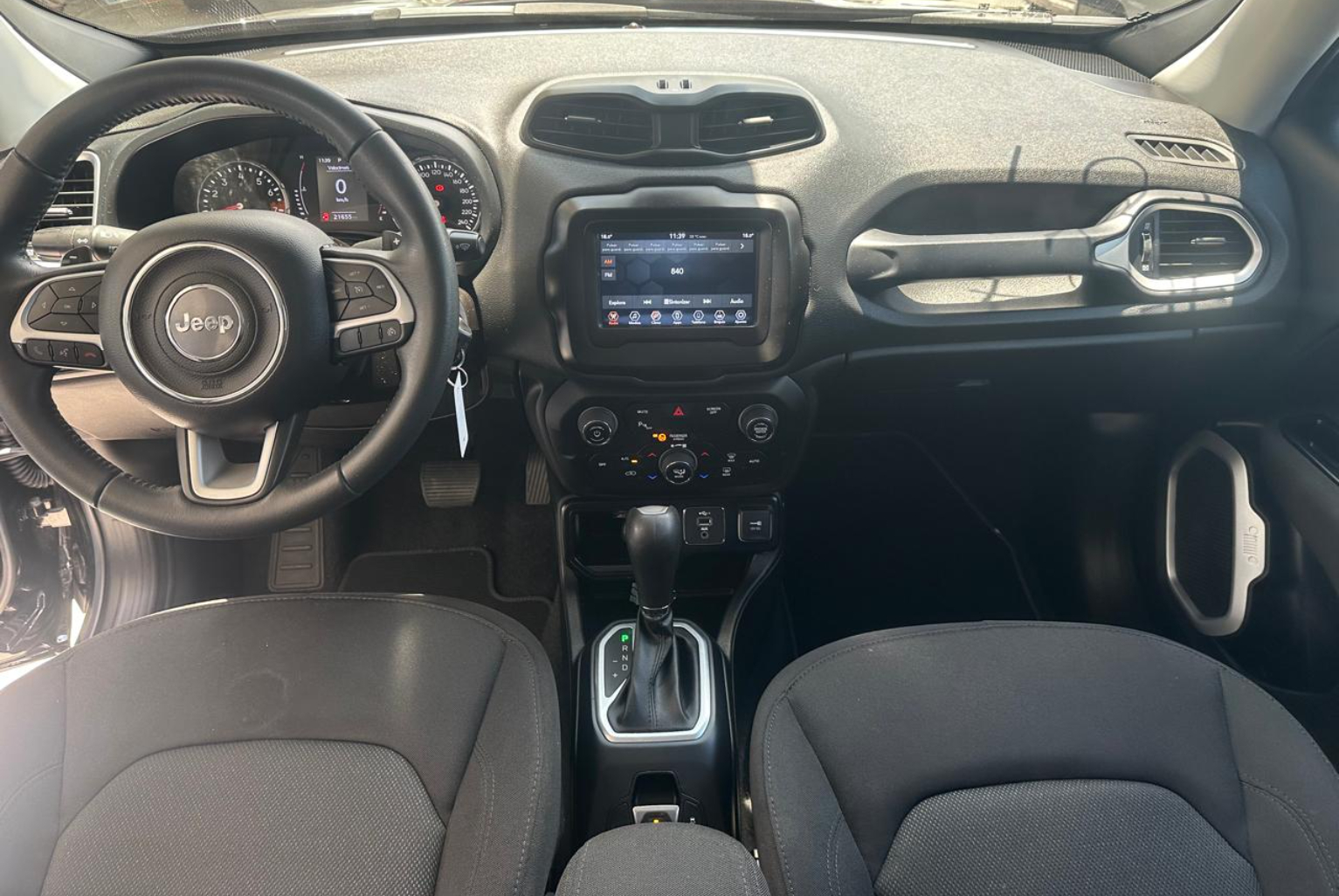Jeep Renegade 2023 Automático color Negro, Imagen #9
