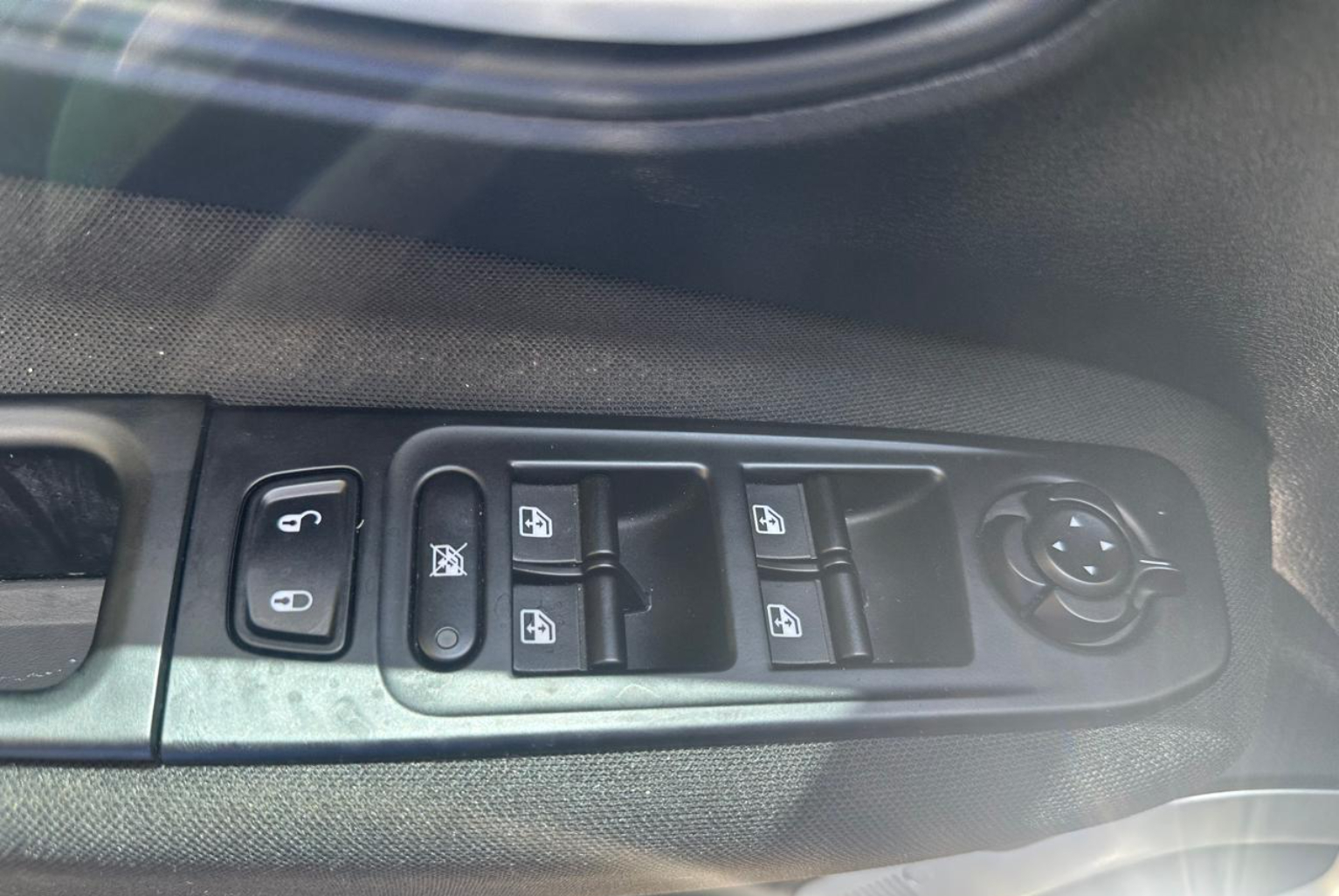 Jeep Renegade 2023 Automático color Negro, Imagen #12
