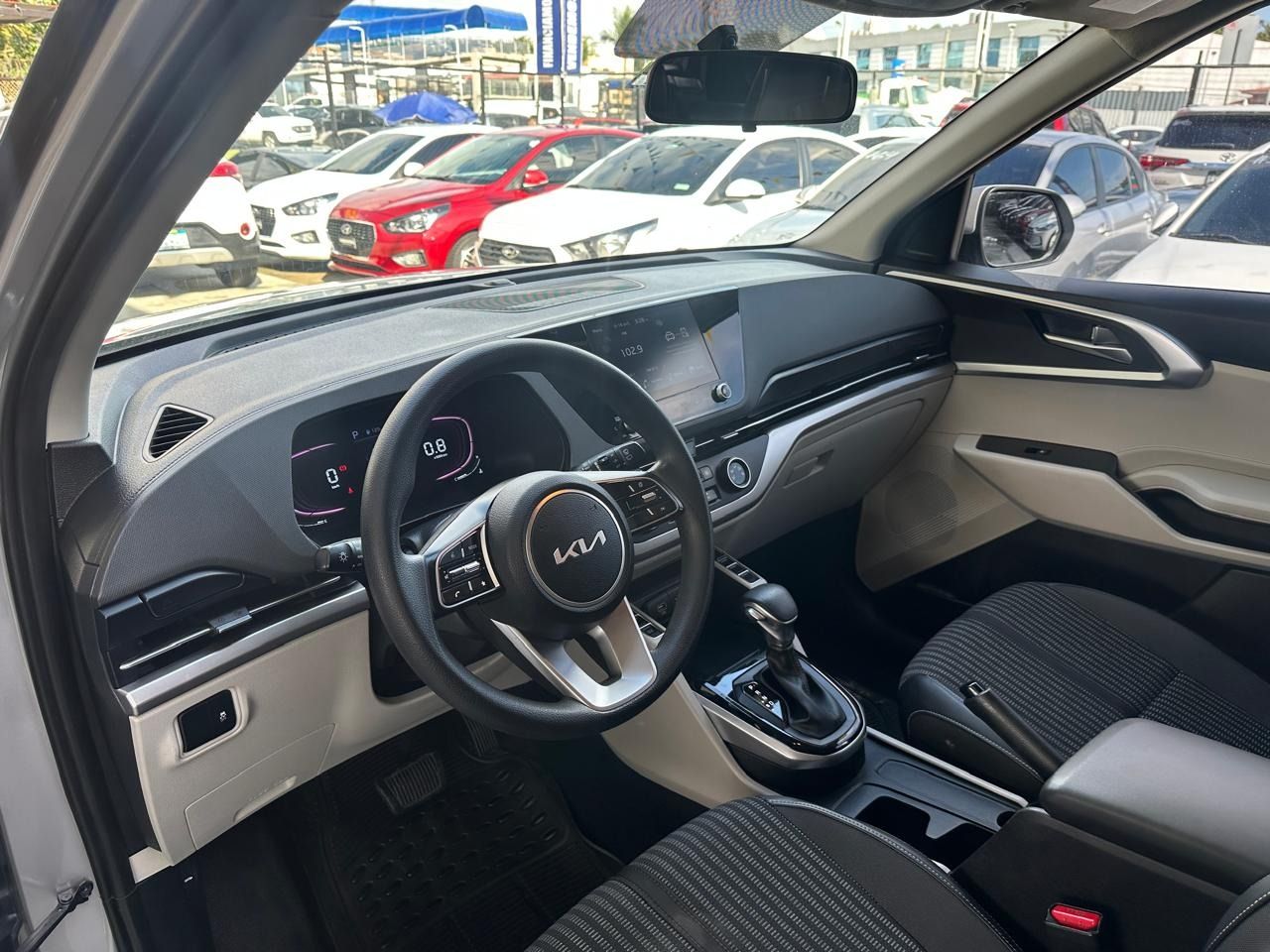 Kia Carens 2025, Foto 8