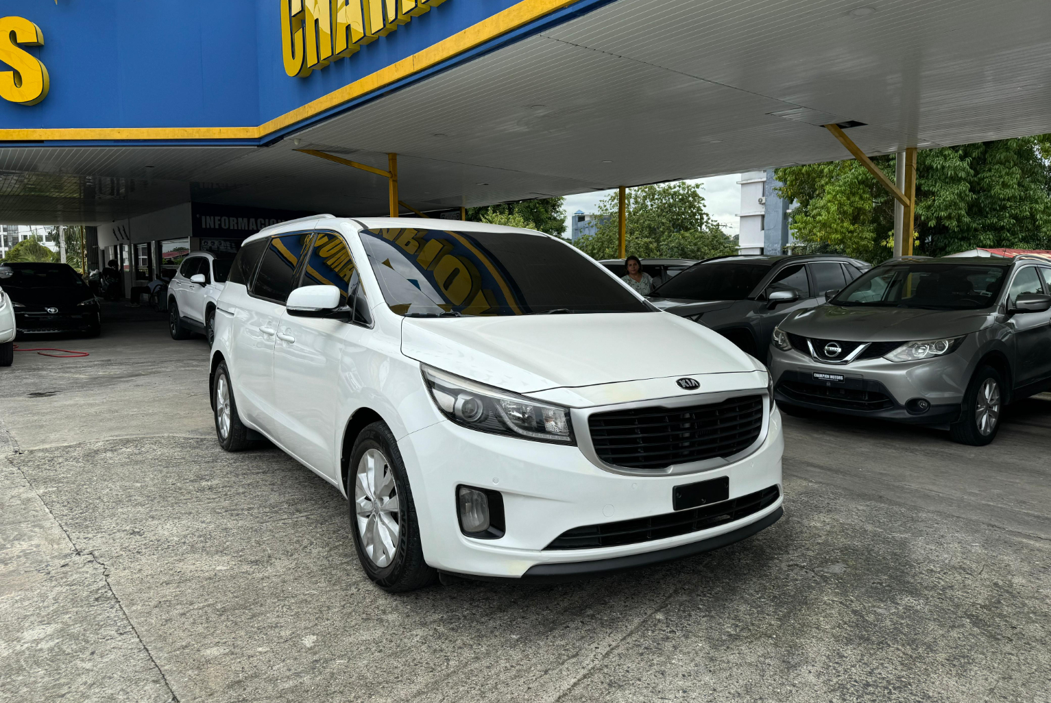 Kia Carnival 2016 Automático color Blanco, Imagen #3