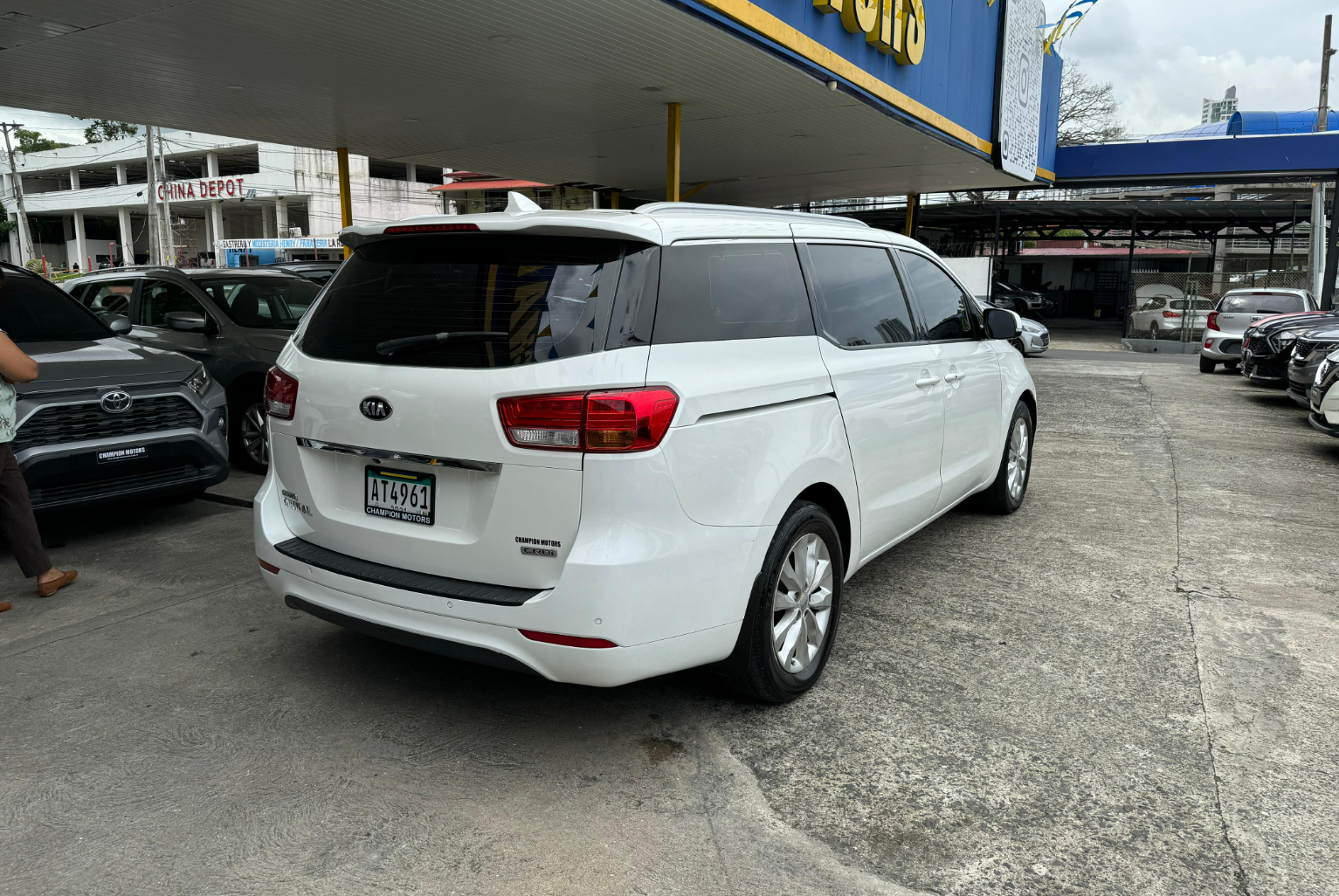 Kia Carnival 2016 Automático color Blanco, Imagen #4