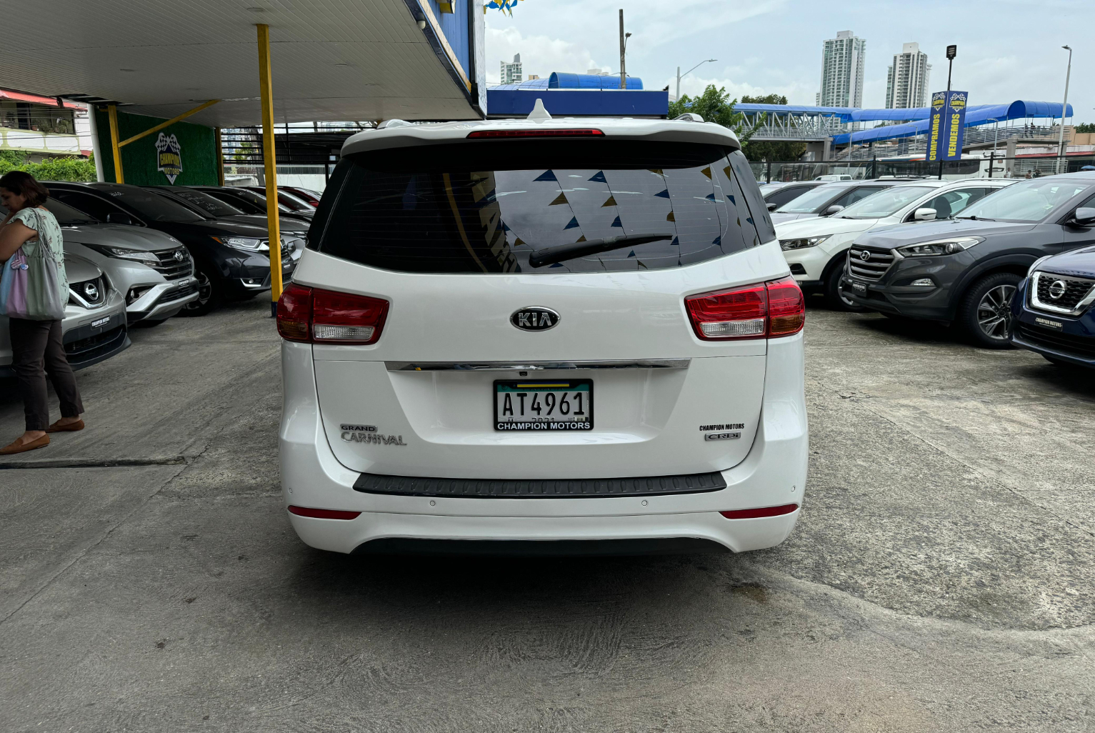 Kia Carnival 2016 Automático color Blanco, Imagen #5