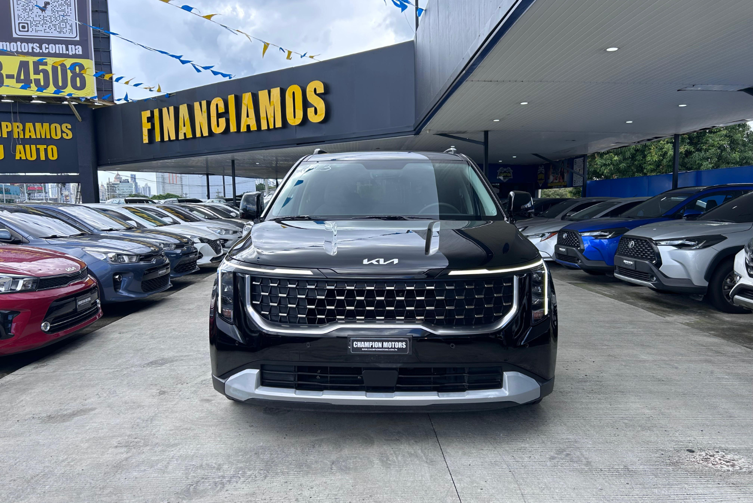 Kia Carnival 2025 Automático color Negro, Imagen #2