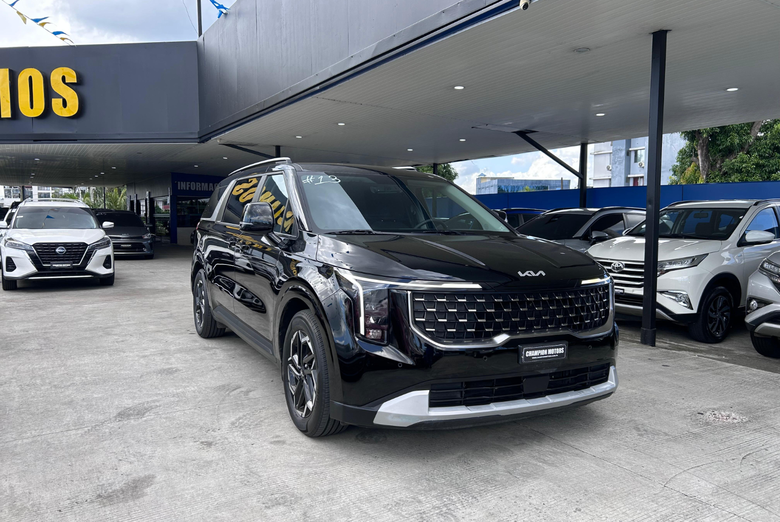 Kia Carnival 2025 Automático color Negro, Imagen #3